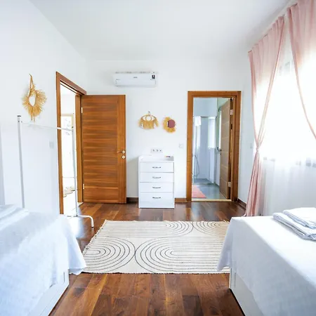 Luxury Seadside Vacation With Privacy